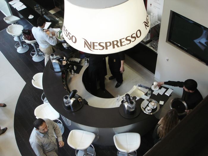 Circular espresso bar
