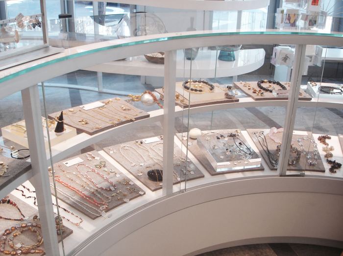 Curved jewelry display case