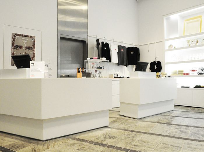 Retail store fixtures