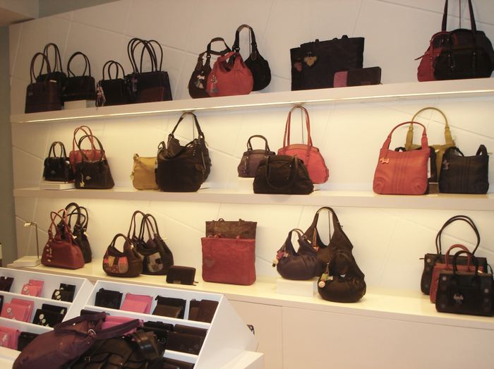 Retail display shelving